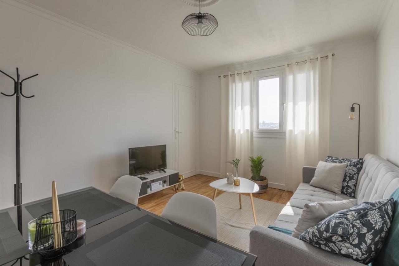 Valley View Retreat: Fully Renovated Apartment with Free Parking and Streaming Pont-Hebert Exterior photo