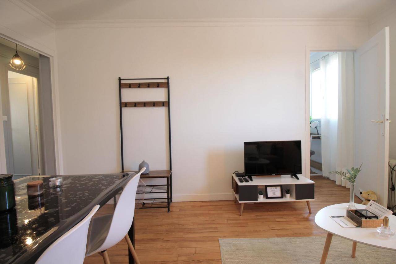 Valley View Retreat: Fully Renovated Apartment with Free Parking and Streaming Pont-Hebert Exterior photo